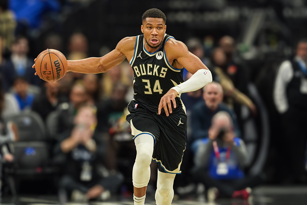 ayx sports-雄鹿球星三分绝杀，全场观众热烈欢呼，时间主要.-ayx sports