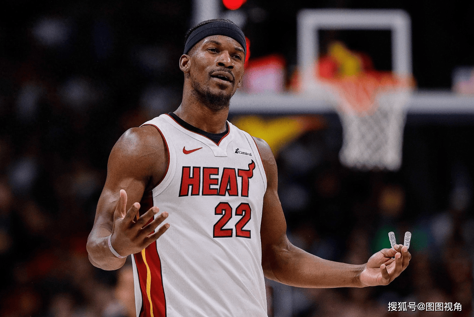 爱游戏APP-凯恩焦点对战，巴特勒与30激战老鹰分钟，战术调整胜负难料！比赛高潮迭起-爱游戏APP